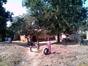 Boy with car tyre "Bike" - Chamboli_kitweonline