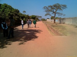 Road outside Chamboli Primary School_kitweonline