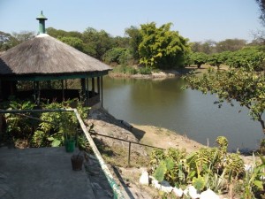 Kumasamba Lodge lake_kitweonline