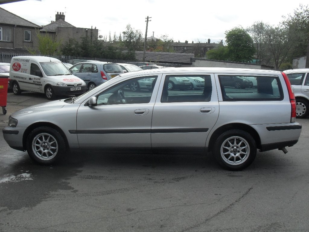 Volvo V70 2.4 5dr