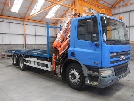 DAF CF75 6 X 2 FLATBED CRANE - 2002